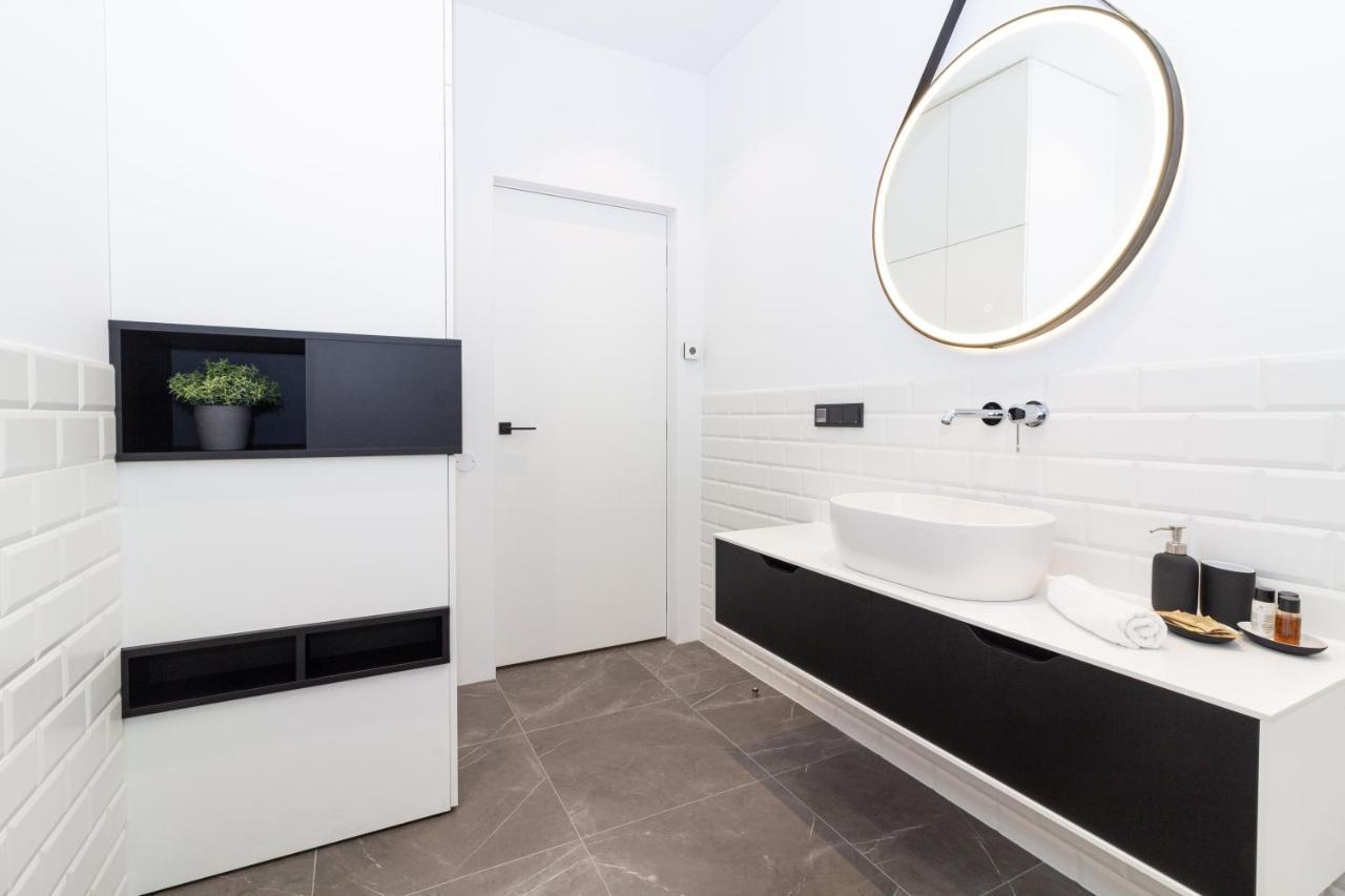 Cohost I Oldtown 60M2 Apt W-Garage Parking, Balcony & Self Check-In Βίλνιους Εξωτερικό φωτογραφία